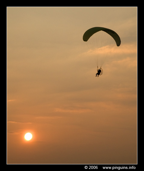 paragliding
Keywords: paragliding