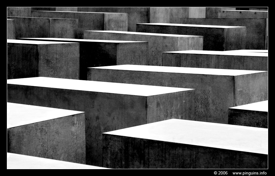 Joods monument  Holocaust Mahnmal   Holocaust Memorial
Trefwoorden: Berlin Berlijn Germany Duitsland Joods monument  Holocaust Mahnmal Jewish monument Holocaust Memorial